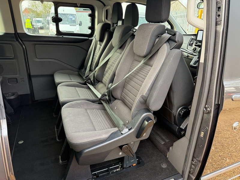 Ford 320 2.0 EcoBlue Titanium 9 SEAT MPV LWB MINIBUS