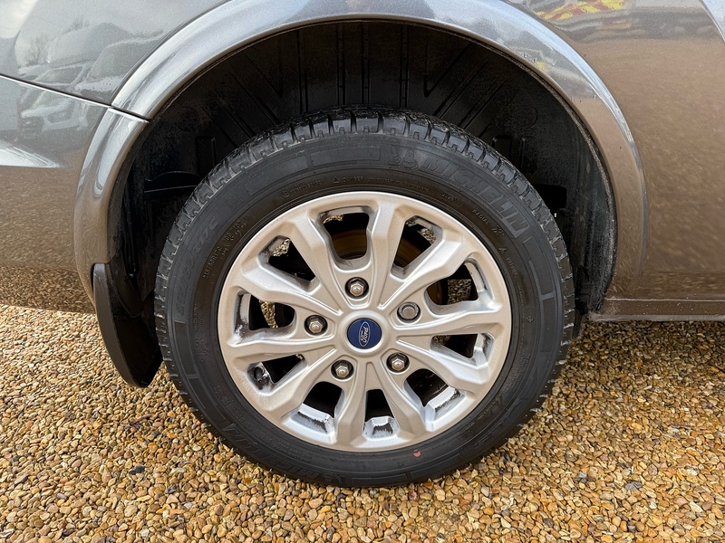 Ford 320 2.0 EcoBlue Titanium 9 SEAT MPV LWB MINIBUS