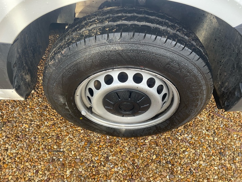 Volkswagen 2.0 TDI CR35 Startline L3 LWB DROPSIDE - WHITE