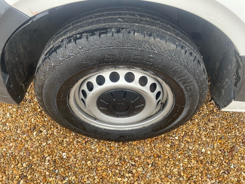 Volkswagen 2.0 TDI CR35 Startline L3 LWB DROPSIDE - WHITE