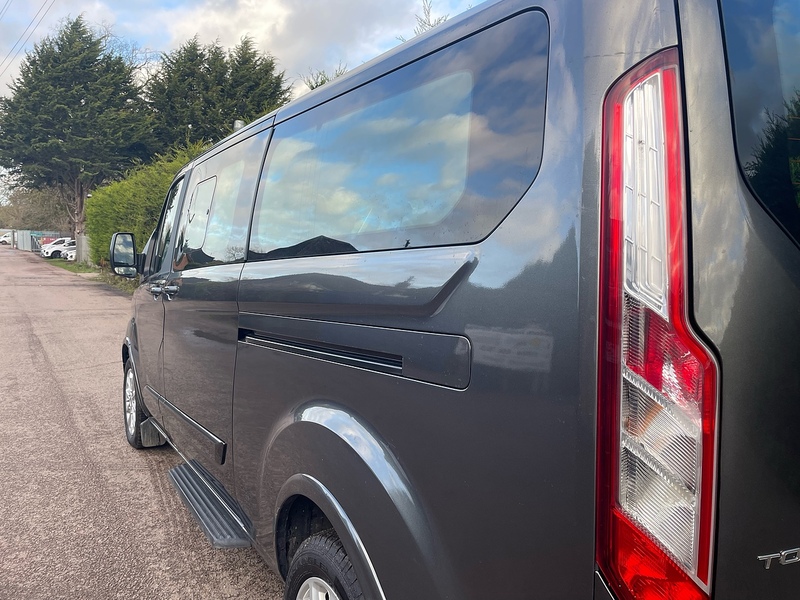 Ford 320 2.0 EcoBlue MHEV Titanium 9 SEAT MPV MINIBUS