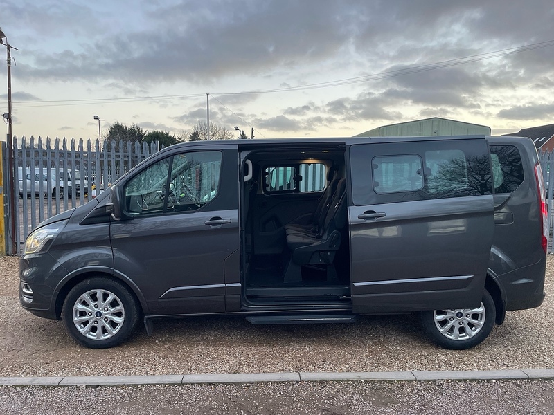 Ford 2.0 320 EcoBlue Titanium Minibus Double Cab 5dr Diesel Auto L2 Euro 6 (s/s) (130 ps)