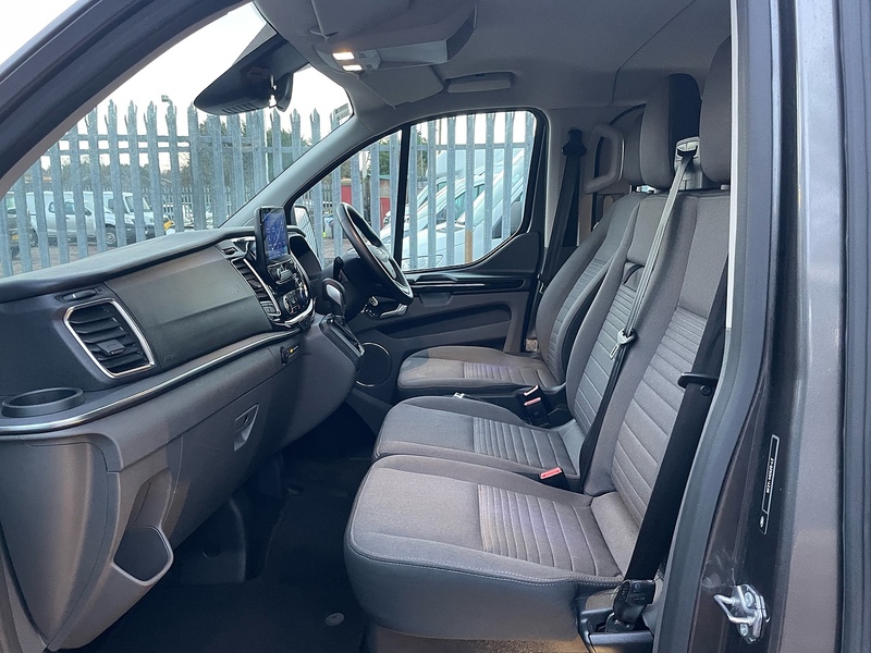 Ford 2.0 320 EcoBlue Titanium Minibus Double Cab 5dr Diesel Auto L2 Euro 6 (s/s) (130 ps)