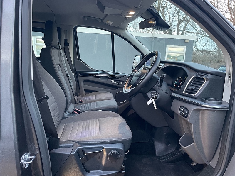 Ford 2.0 320 EcoBlue Titanium Minibus Double Cab 5dr Diesel Auto L2 Euro 6 (s/s) (130 ps)