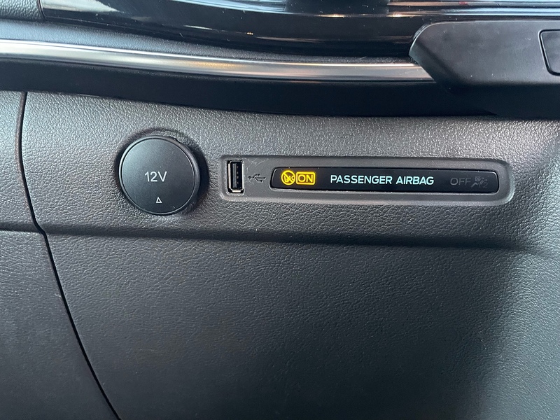 Ford 320 2.0 EcoBlue MHEV Titanium 9 SEAT MPV LWB MINIBUS