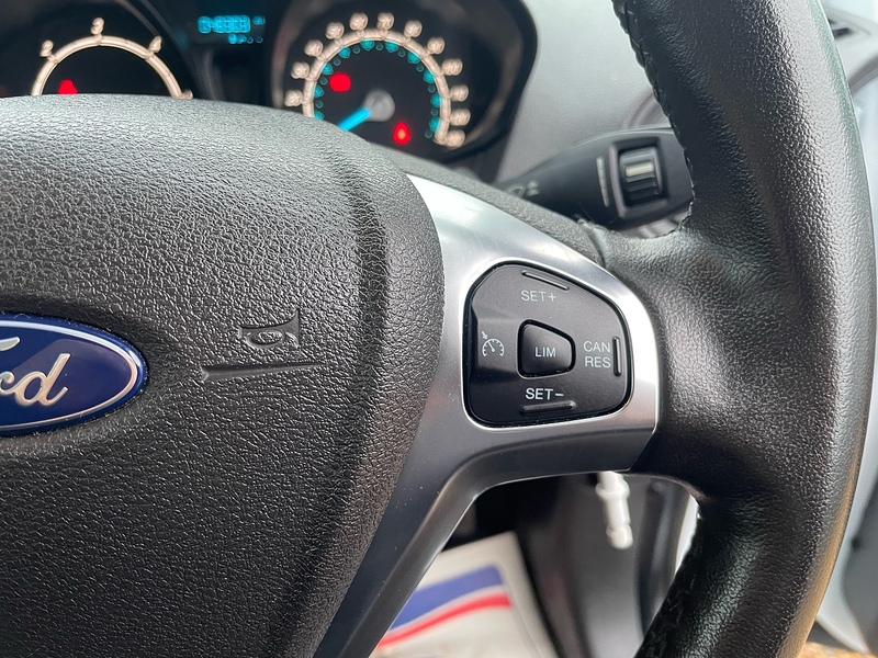 Ford 1.5 TDCi Limited L1 H1 SWB PANEL VAN - WHITE