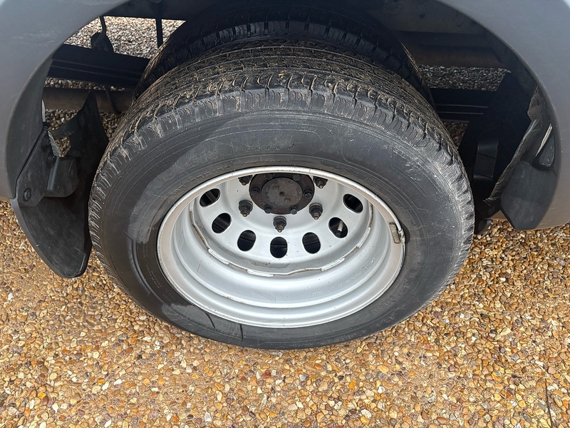 Ford 460 2.0 EcoBlue Leader L4 XLWB 17 SEATER MINIBUS - WHITE