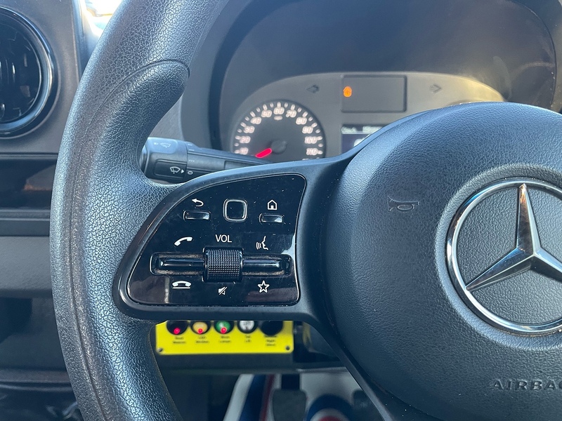 Mercedes-Benz 315 2.0 CDI Progressive L3 LWB DROPSIDE TAIL LIFT - WHITE