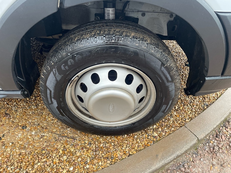 Ford 460 2.0 EcoBlue Leader L4 XLWB 17 SEATER MINIBUS - WHITE