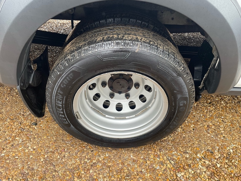 Ford 460 2.0 EcoBlue Leader L4 XLWB 17 SEATER MINIBUS - WHITE