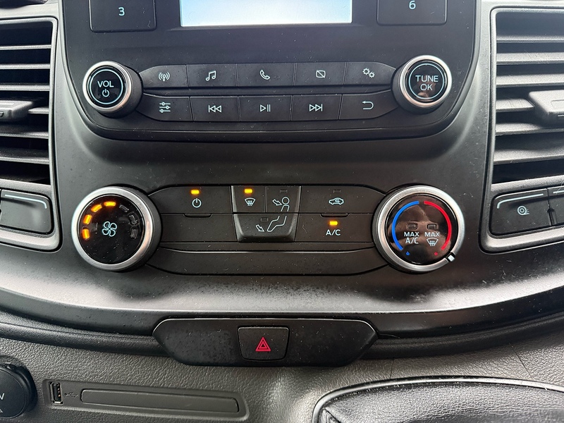 Ford 350 2.0 EcoBlue Leader L4 LWB LUTON VAN - TAIL LIFT