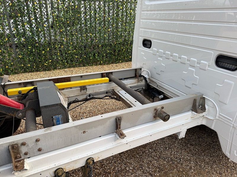 Volkswagen 2.0 TDI 140bhp L3 LWB DOUBLE CAB STORAGE TIPPER - WHITE