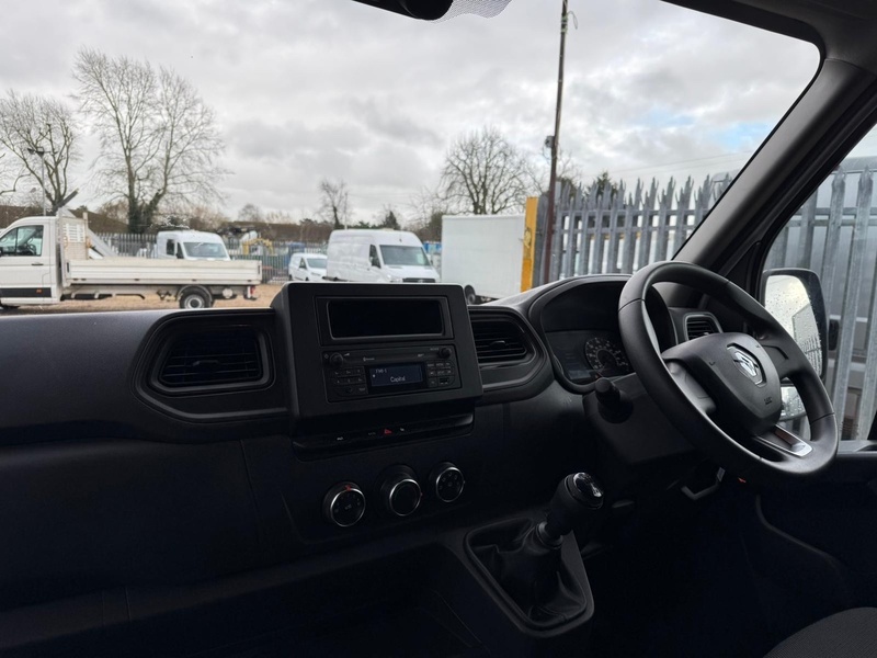 Renault dCi 35 Business 2.3 L3 LWB PANEL VAN - WHITE