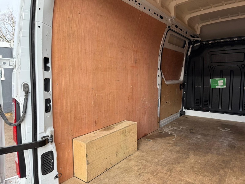 Renault dCi 35 Business 2.3 L3 LWB PANEL VAN - WHITE