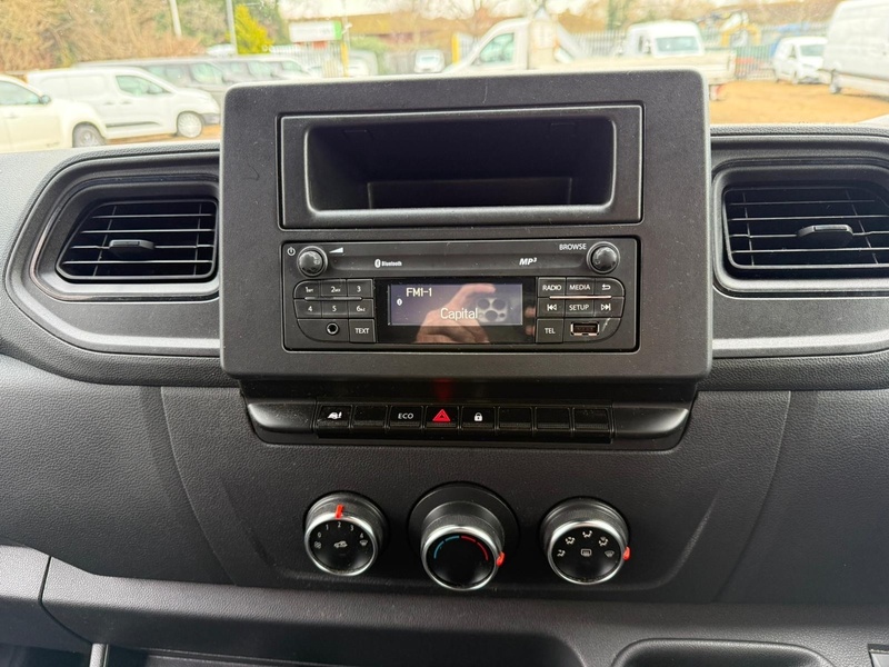 Renault dCi 35 Business 2.3 L3 LWB PANEL VAN - WHITE