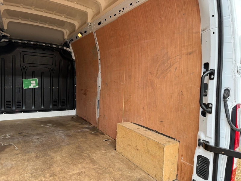 Renault dCi 35 Business 2.3 L3 LWB PANEL VAN - WHITE