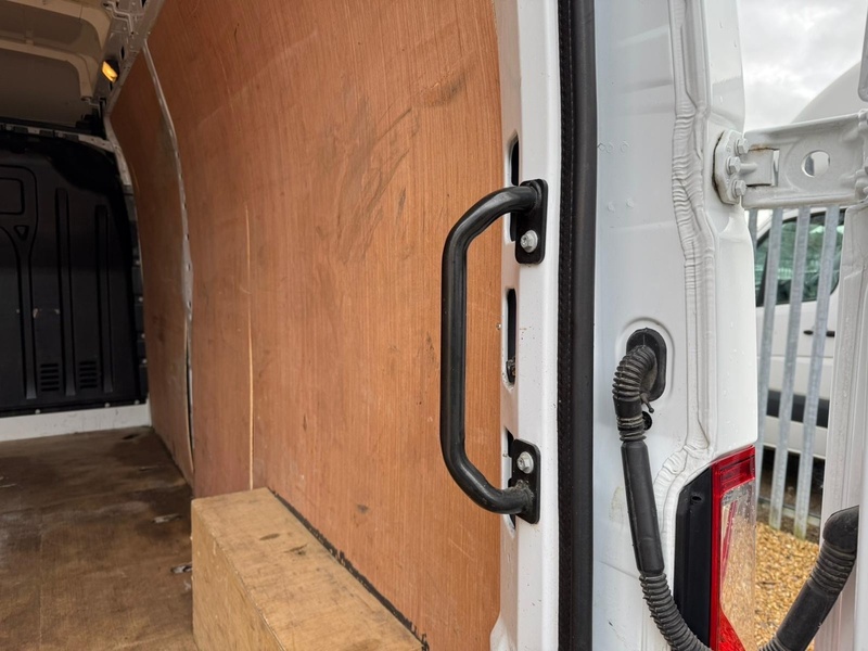 Renault dCi 35 Business 2.3 L3 LWB PANEL VAN - WHITE