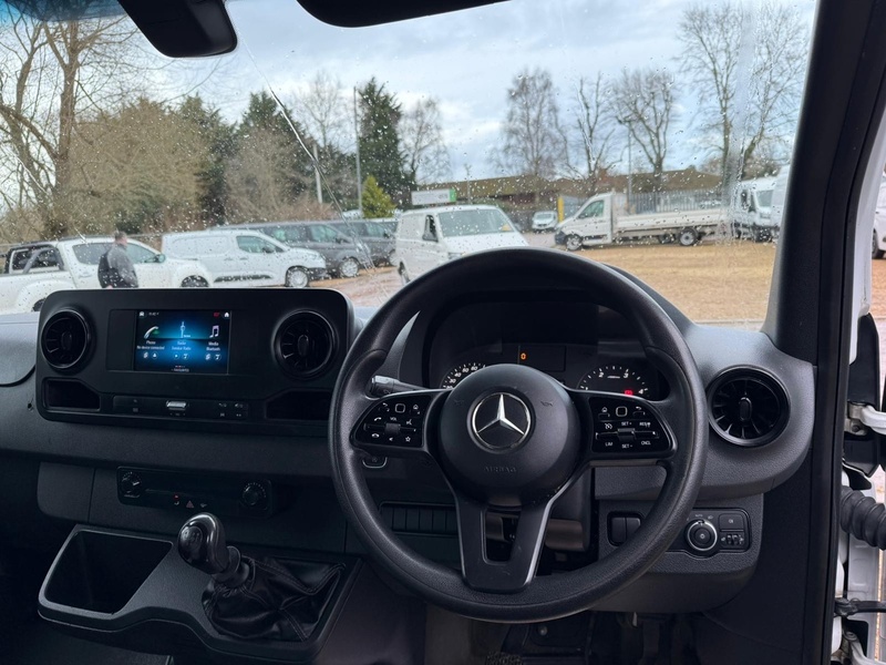 Mercedes-Benz 314 2.1 CDI Progressive L3 LWB LOW LOADER - WHITE 2.1 2dr Luton Van Manual Diesel