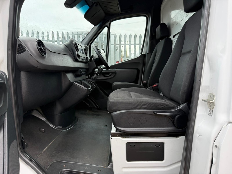 Mercedes-Benz 314 2.1 CDI Progressive L3 LWB LOW LOADER - WHITE 2.1 2dr Luton Van Manual Diesel