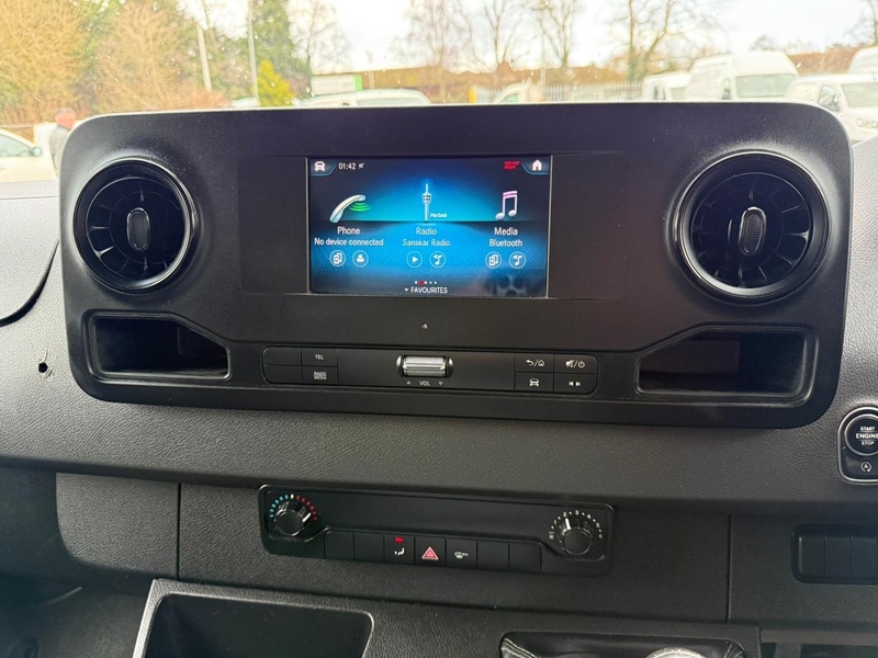 Mercedes-Benz 314 2.1 CDI Progressive L3 LWB LOW LOADER - WHITE 2.1 2dr Luton Van Manual Diesel