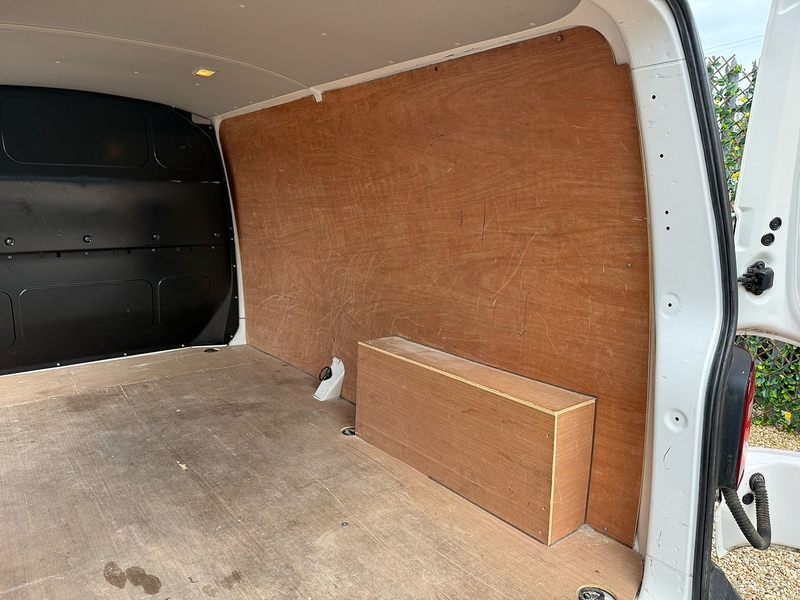 Volkswagen TDI T28 BlueMotion Tech StartlineB 2.0 L2 LWB H1 LWB PANEL VAN - WHITE