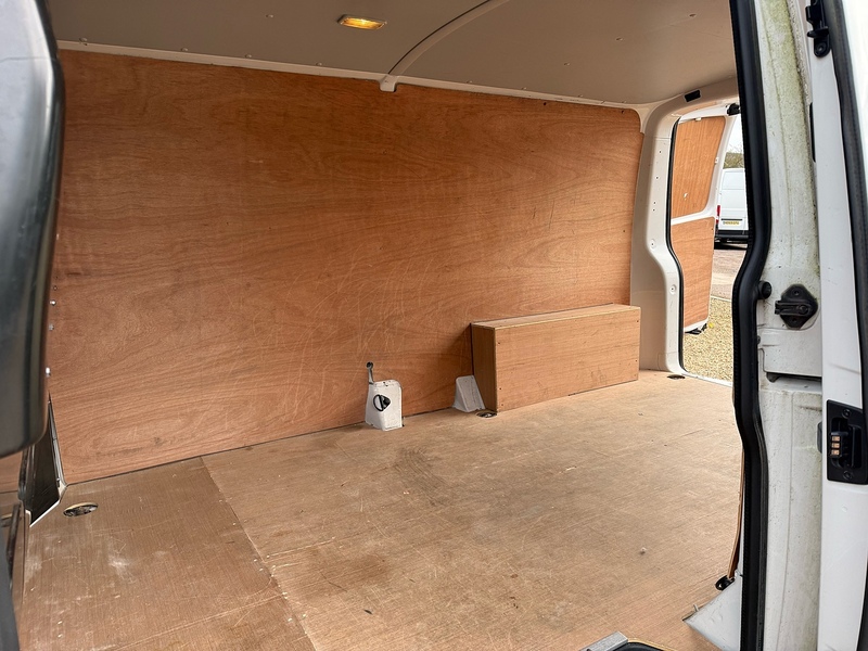 Volkswagen TDI T28 BlueMotion Tech StartlineB 2.0 L2 LWB H1 LWB PANEL VAN - WHITE