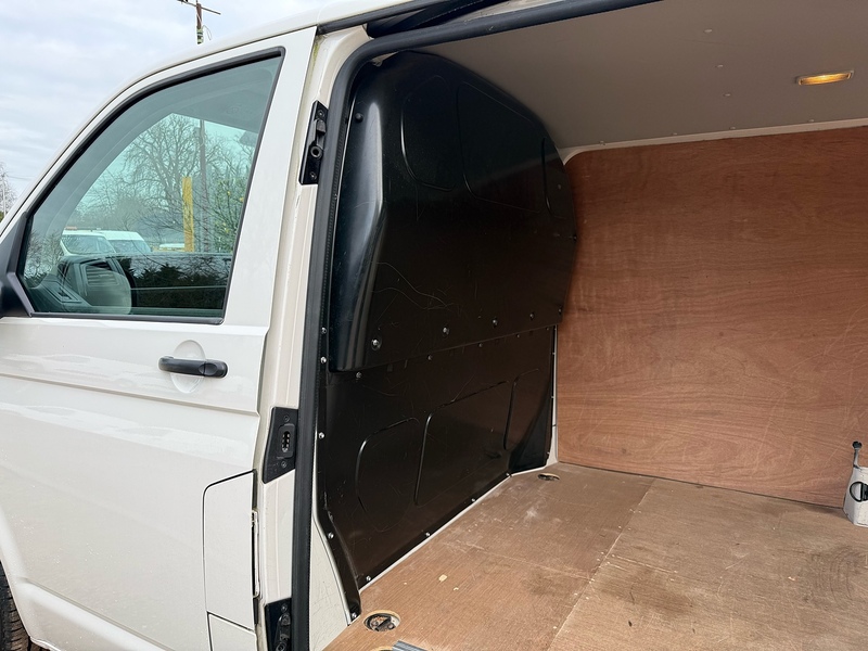 Volkswagen TDI T28 BlueMotion Tech StartlineB 2.0 L2 LWB H1 LWB PANEL VAN - WHITE