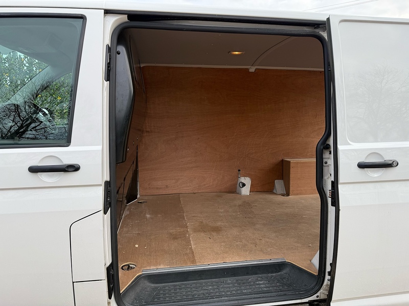 Volkswagen TDI T28 BlueMotion Tech StartlineB 2.0 L2 LWB H1 LWB PANEL VAN - WHITE