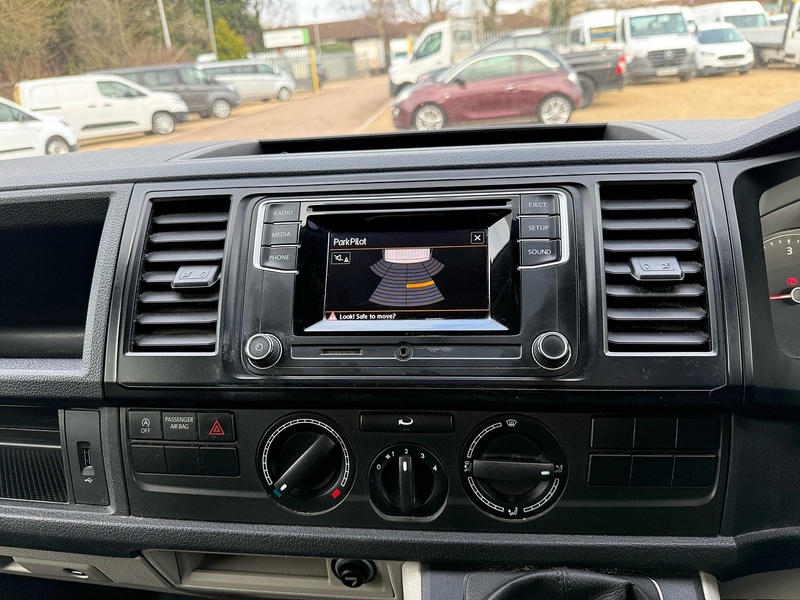 Volkswagen TDI T28 BlueMotion Tech StartlineB 2.0 L2 LWB H1 LWB PANEL VAN - WHITE