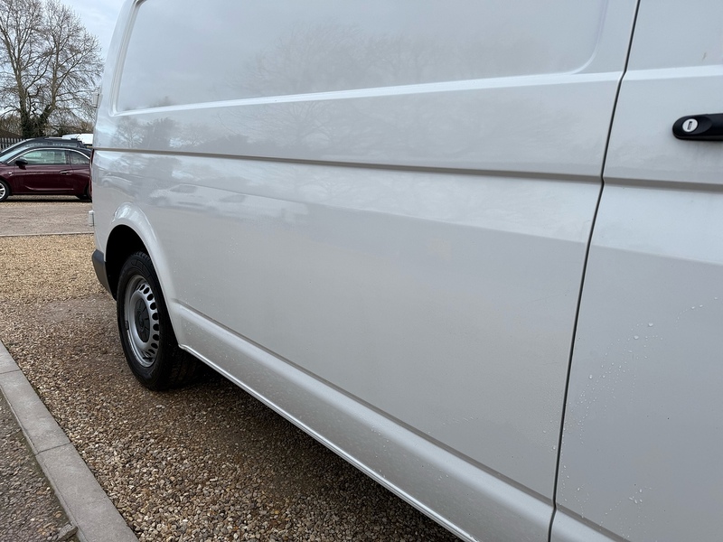 Volkswagen TDI T28 BlueMotion Tech StartlineB 2.0 L2 LWB H1 LWB PANEL VAN - WHITE