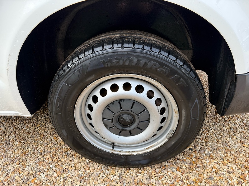 Volkswagen TDI T28 BlueMotion Tech StartlineB 2.0 L2 LWB H1 LWB PANEL VAN - WHITE