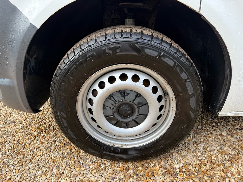 Volkswagen TDI T28 BlueMotion Tech StartlineB 2.0 L2 LWB H1 LWB PANEL VAN - WHITE