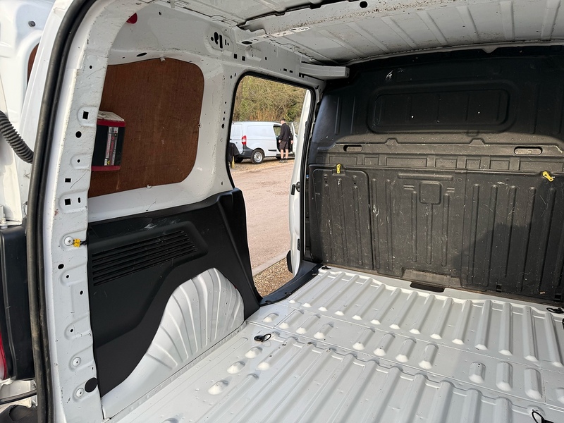 Peugeot 1.5 BlueHDi 650 Professional L1 H1 SWB PANEL VAN - WHITE