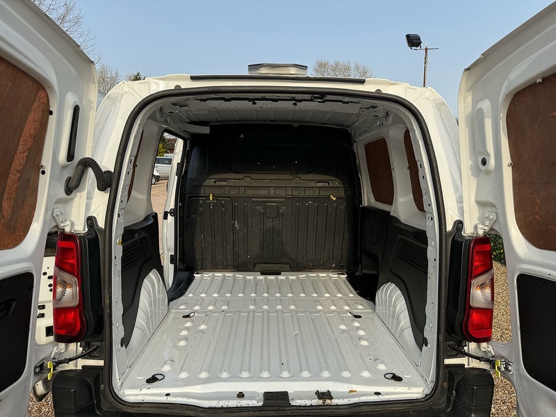 Peugeot 1.5 BlueHDi 650 Professional L1 H1 SWB PANEL VAN - WHITE