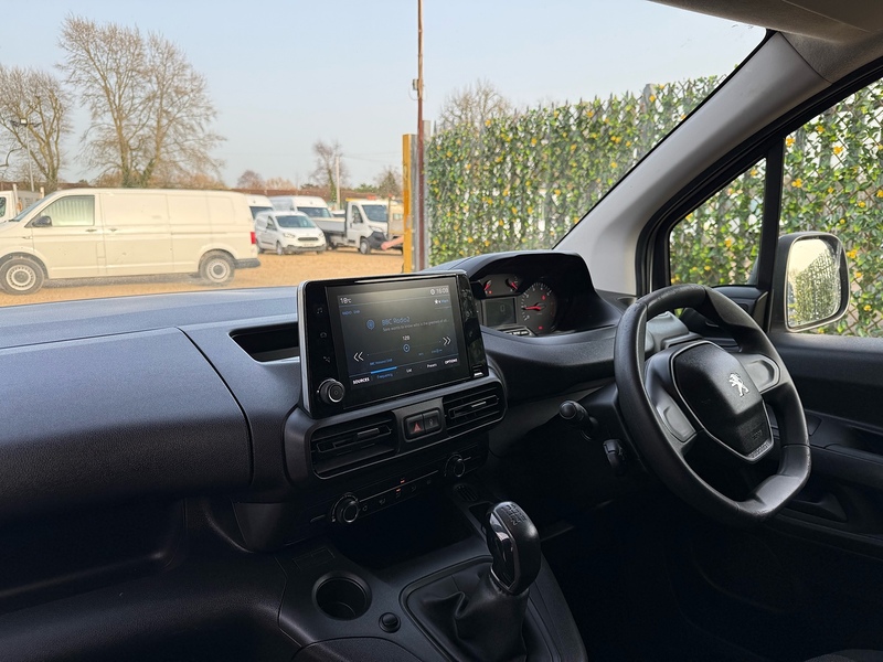 Peugeot 1.5 BlueHDi 650 Professional L1 H1 SWB PANEL VAN - WHITE