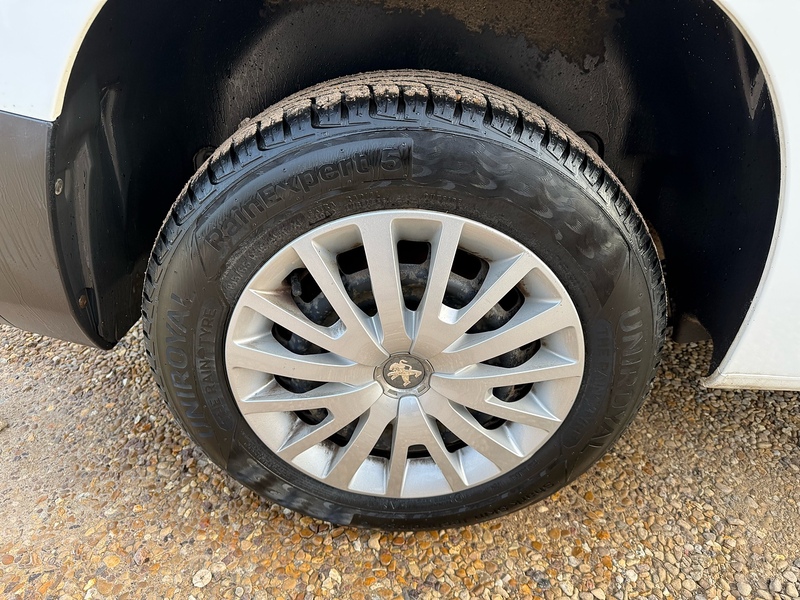 Peugeot 1.5 BlueHDi 650 Professional L1 H1 SWB PANEL VAN - WHITE