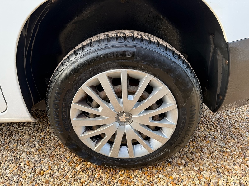 Peugeot 1.5 BlueHDi 650 Professional L1 H1 SWB PANEL VAN - WHITE