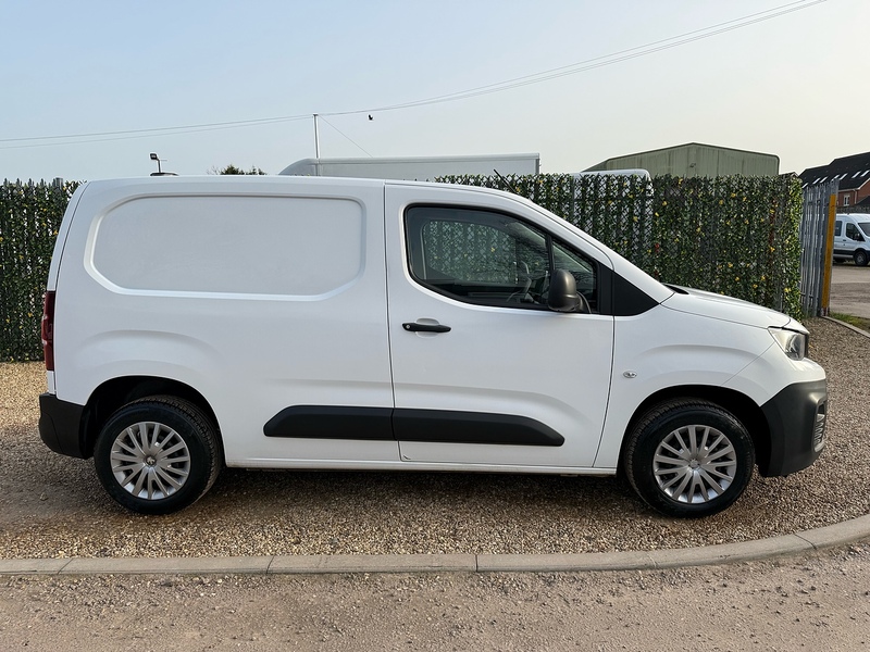 Peugeot 1.5 BlueHDi 650 Professional L1 H1 SWB PANEL VAN - WHITE