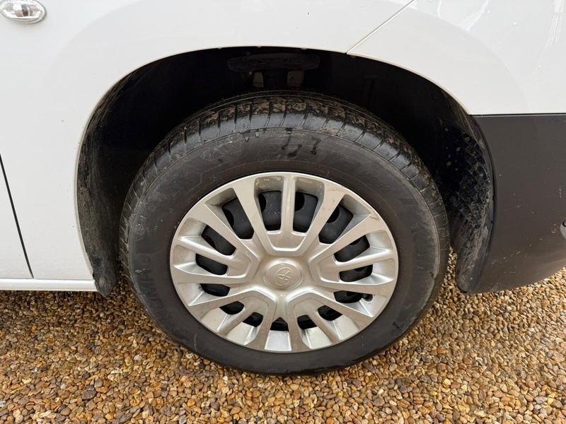 Toyota 1.5 BlueHDi Icon L1 H1 SWB PANEL VAN - WHITE