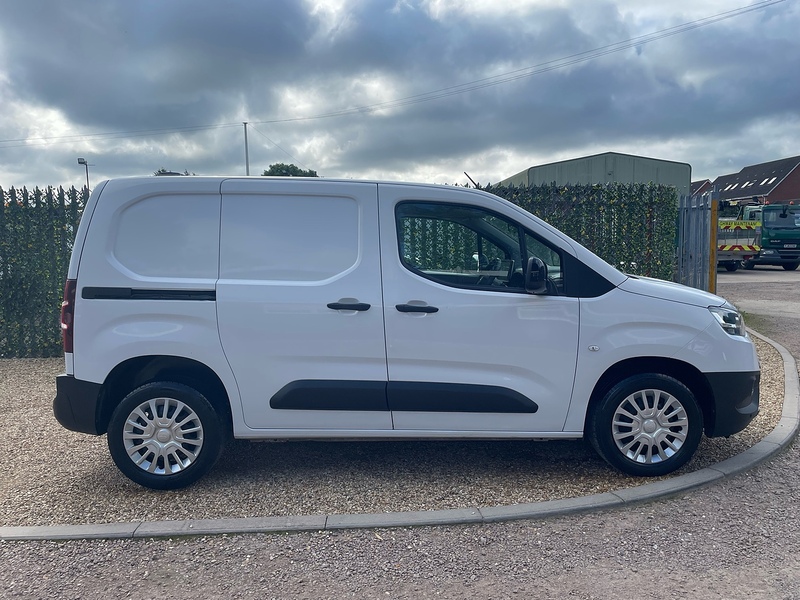 Toyota 1.5 BlueHDi Icon L1 H1 SWB PANEL VAN - WHITE