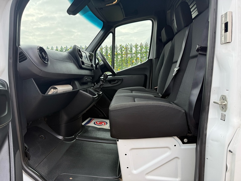 Mercedes-Benz 317 2.0 CDI 170bhp Progressive L3 LWB PANEL VAN - WHITE 2.0 5dr Panel Van Manual Diesel