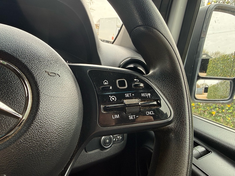 Mercedes-Benz 317 2.0 CDI 170bhp Progressive L3 LWB PANEL VAN - WHITE 2.0 5dr Panel Van Manual Diesel