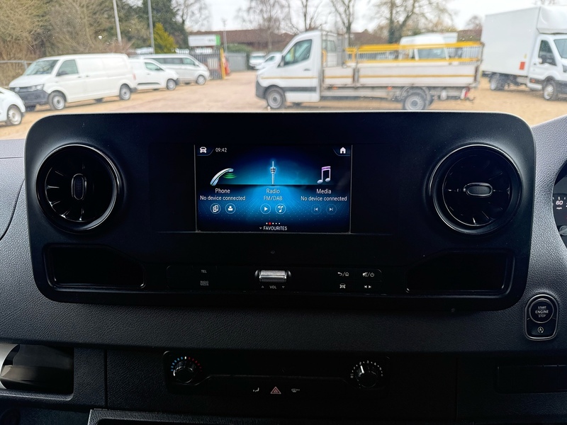 Mercedes-Benz 317 2.0 CDI 170bhp Progressive L3 LWB PANEL VAN - WHITE 2.0 5dr Panel Van Manual Diesel