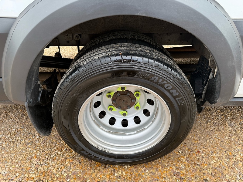 Ford 460 2.0 EcoBlue Leader L4 XLWB 17 SEATER MINIBUS - WHITE