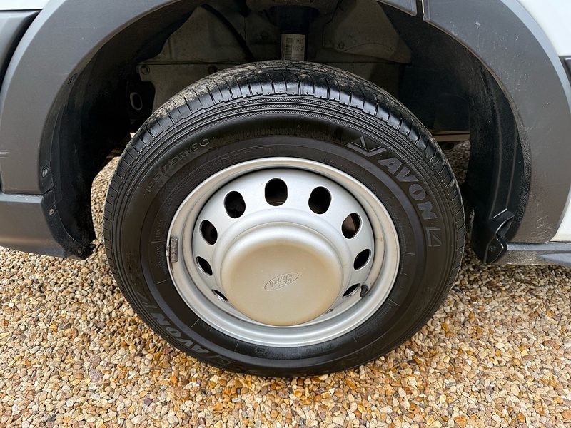 Ford 460 2.0 EcoBlue Leader L4 XLWB 17 SEATER MINIBUS - WHITE