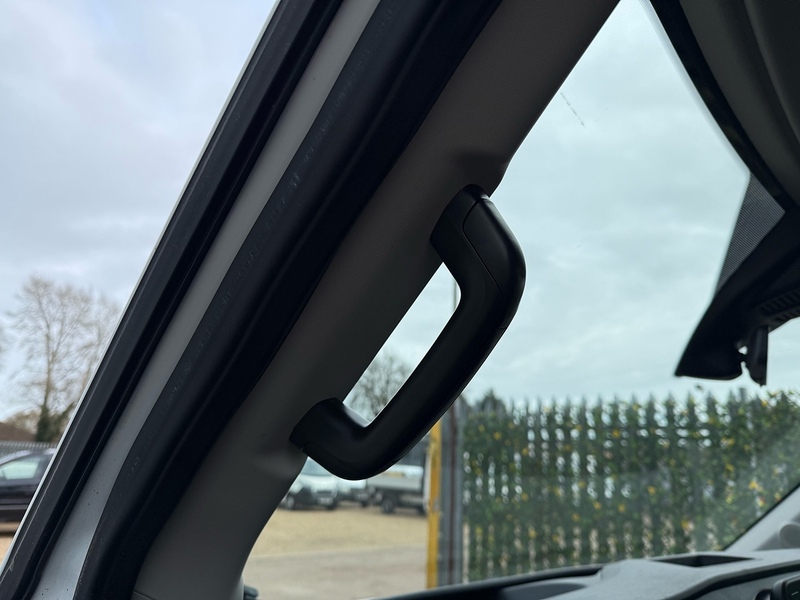 Ford 460 2.0 EcoBlue Leader L4 XLWB 17 SEATER MINIBUS - WHITE