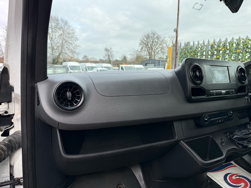 Mercedes-Benz 2.0 315 CDI Progressive Chassis Cab 2dr Diesel Manual RWD L3 Euro 6 (s/s) (150 ps)