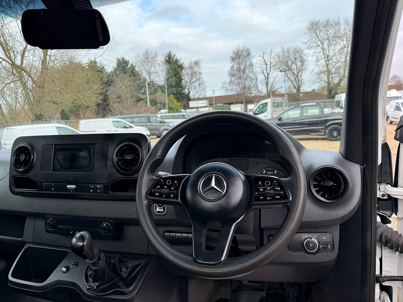 Mercedes-Benz 2.0 315 CDI Progressive Chassis Cab 2dr Diesel Manual RWD L3 Euro 6 (s/s) (150 ps)