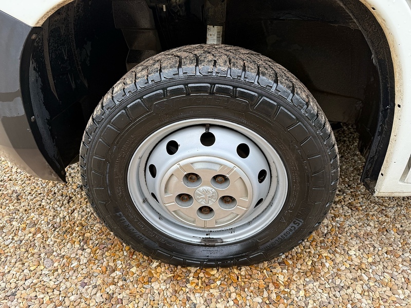 Peugeot BlueHDi 335 2.2 Built for Business L4 XLWB DROPSIDE - WHITE