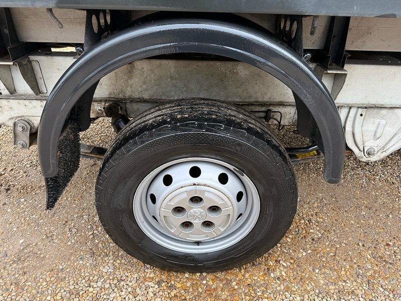 Peugeot BlueHDi 335 2.2 Built for Business L4 XLWB DROPSIDE - WHITE